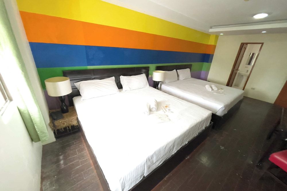 Fave Hotel Angeles City formerly Hotel America Family Room 4