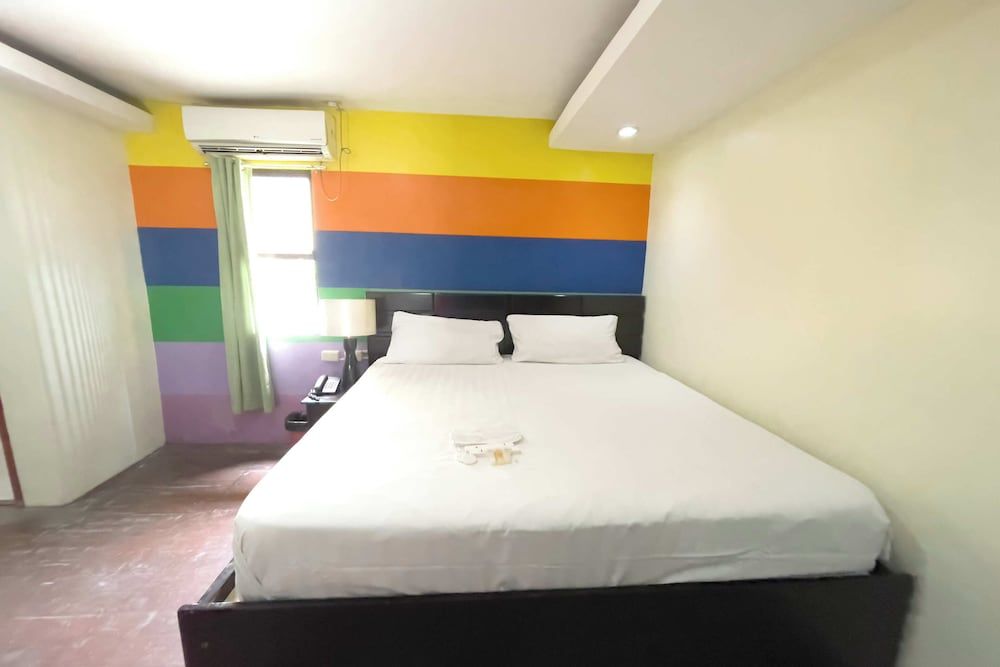 Fave Hotel Angeles City formerly Hotel America Deluxe Room 5