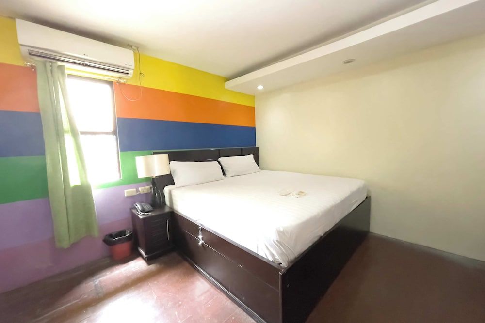 Fave Hotel Angeles City formerly Hotel America Deluxe Room 3