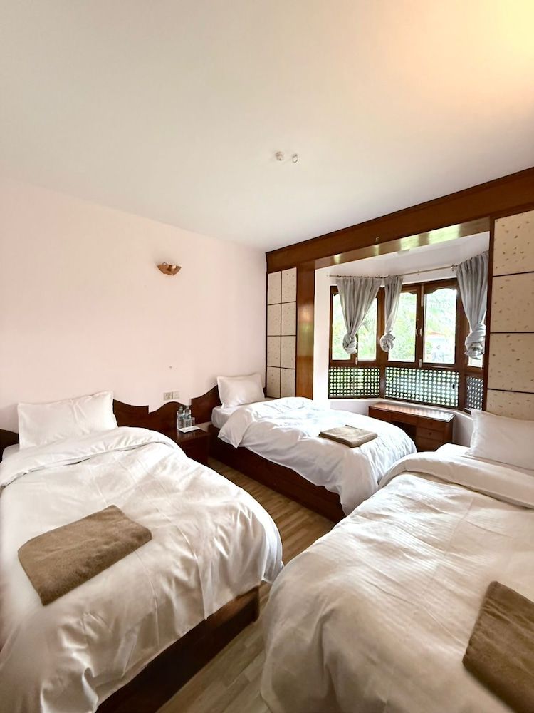Laavanya Inn Economy Triple Room, Garden View 2
