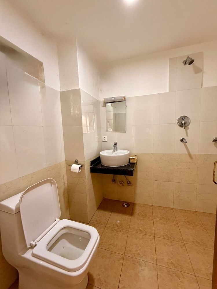 Laavanya Inn Economy Triple Room, Garden View 3