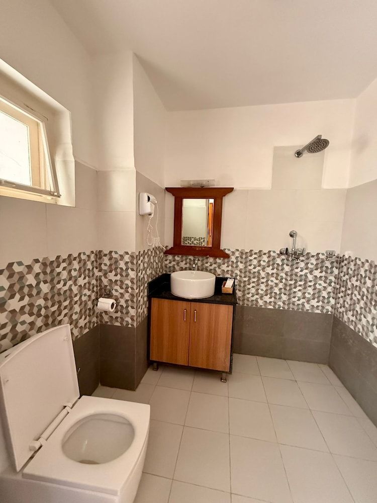 Laavanya Inn Deluxe Double or Twin Room, Garden View 5