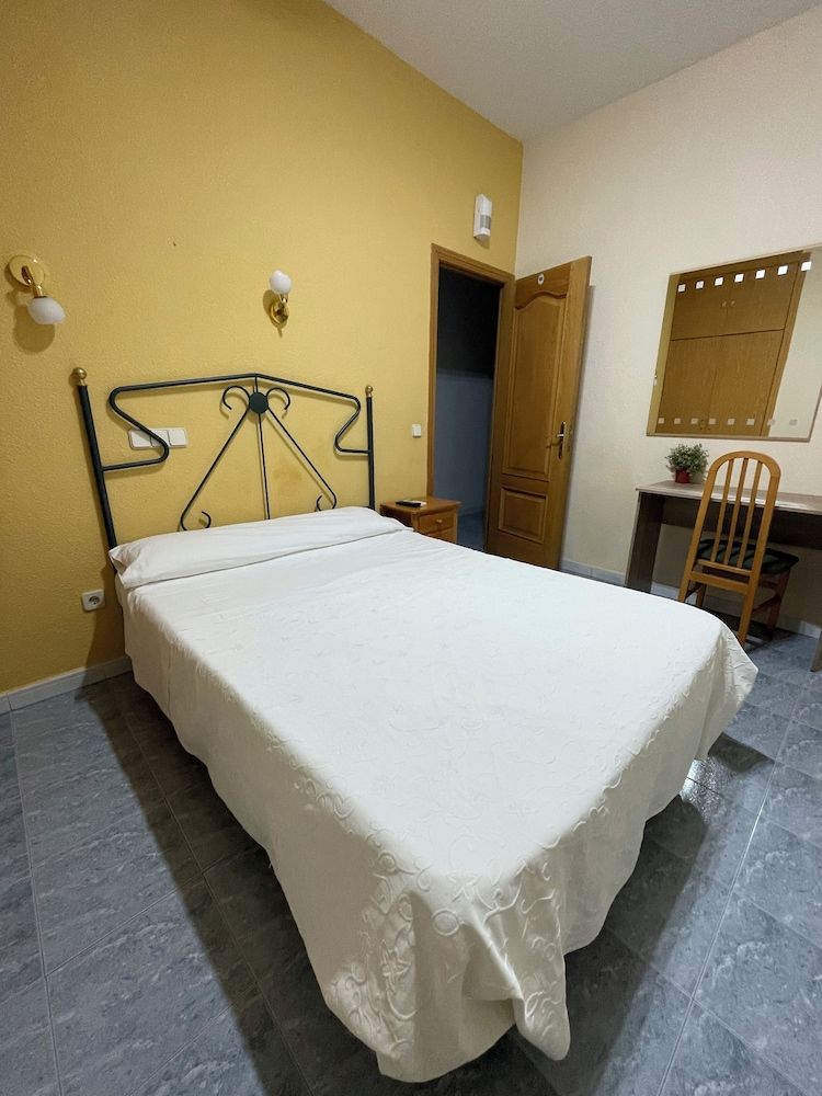 Hostal Fernández Atocha Habitacin doble, 1 cama doble con bao privado