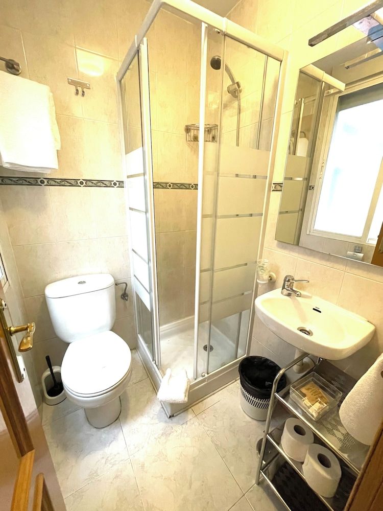 Hostal Fernández Atocha Habitacin doble, 1 cama doble con bao privado 2