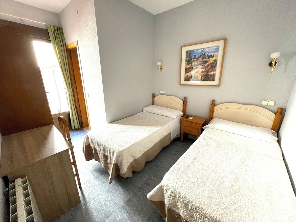 Hostal Fernández Atocha Habitacin doble, dos camas individuales con bao privado