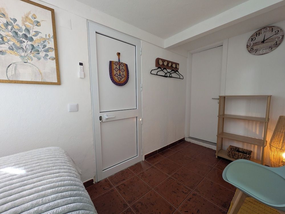 Downtown Guesthouse Economy Room, Private Bathroom