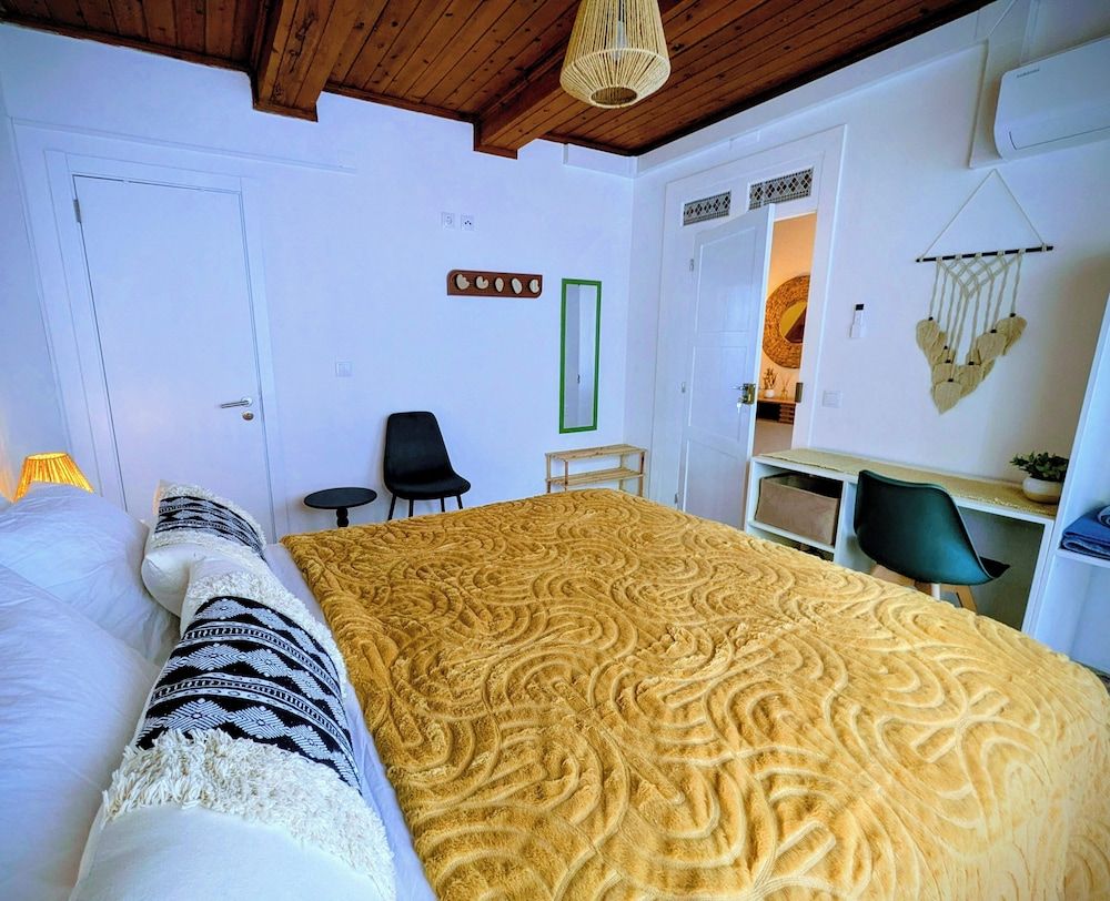 Downtown Guesthouse Comfort Room, Private Bathroom