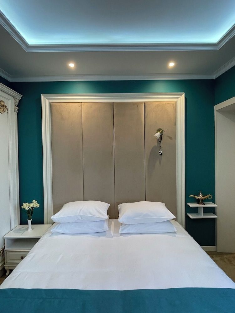 Seven Beauty Hotel Baku Family Quadruple Room, Courtyard View