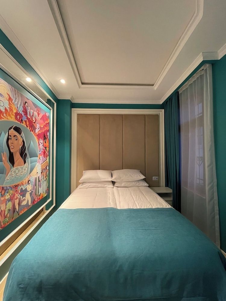 Seven Beauty Hotel Baku Family Quadruple Room, Courtyard View 4