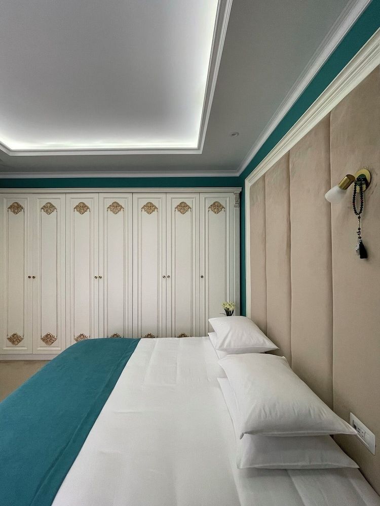 Seven Beauty Hotel Baku Family Quadruple Room, Courtyard View 5