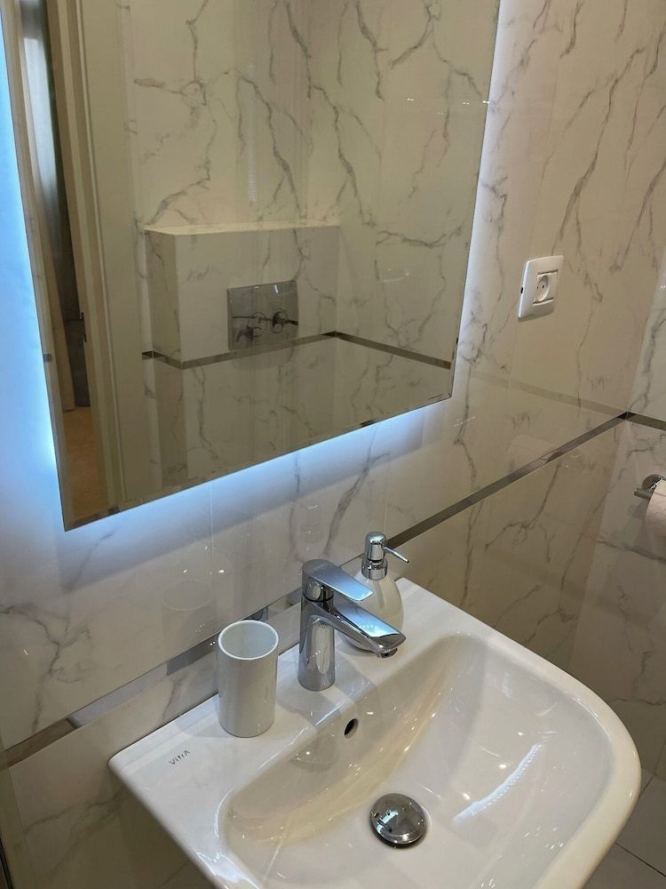 Seven Beauty Hotel Baku Economy Double Room, Courtyard View 10