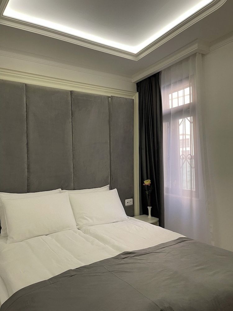 Seven Beauty Hotel Baku Family Quadruple Room, Courtyard View 8