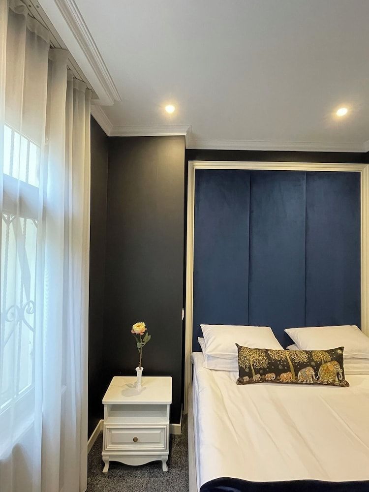 Seven Beauty Hotel Baku Standard Room, Courtyard View 9