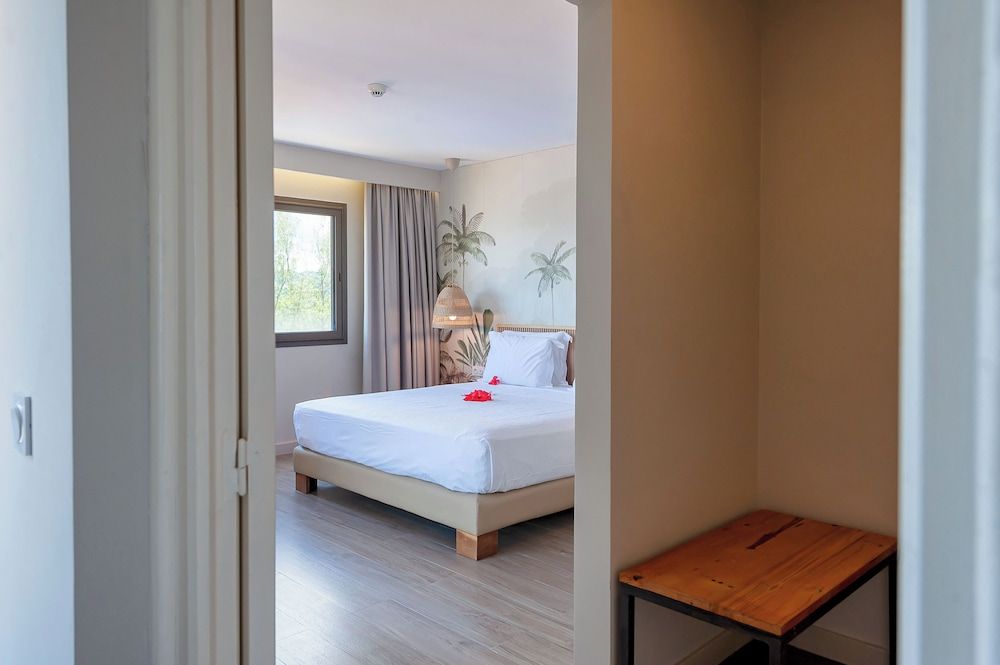 IZIL HOTEL NOSY BE Suite, Balcony, Ocean View 2