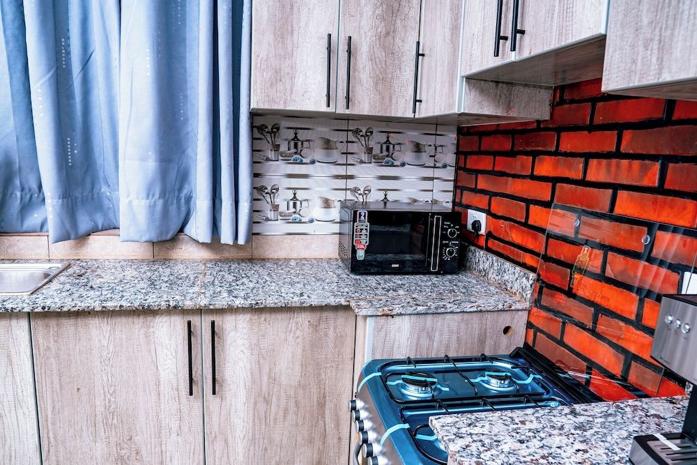 Kadoo Travels Comfort Apartment, 2 Bedrooms, Smoking, City View 10