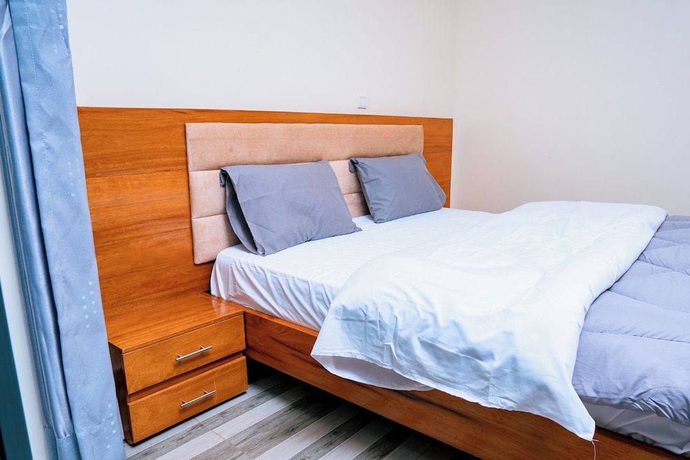 Kadoo Travels Comfort Apartment, 2 Bedrooms, Smoking, City View 6