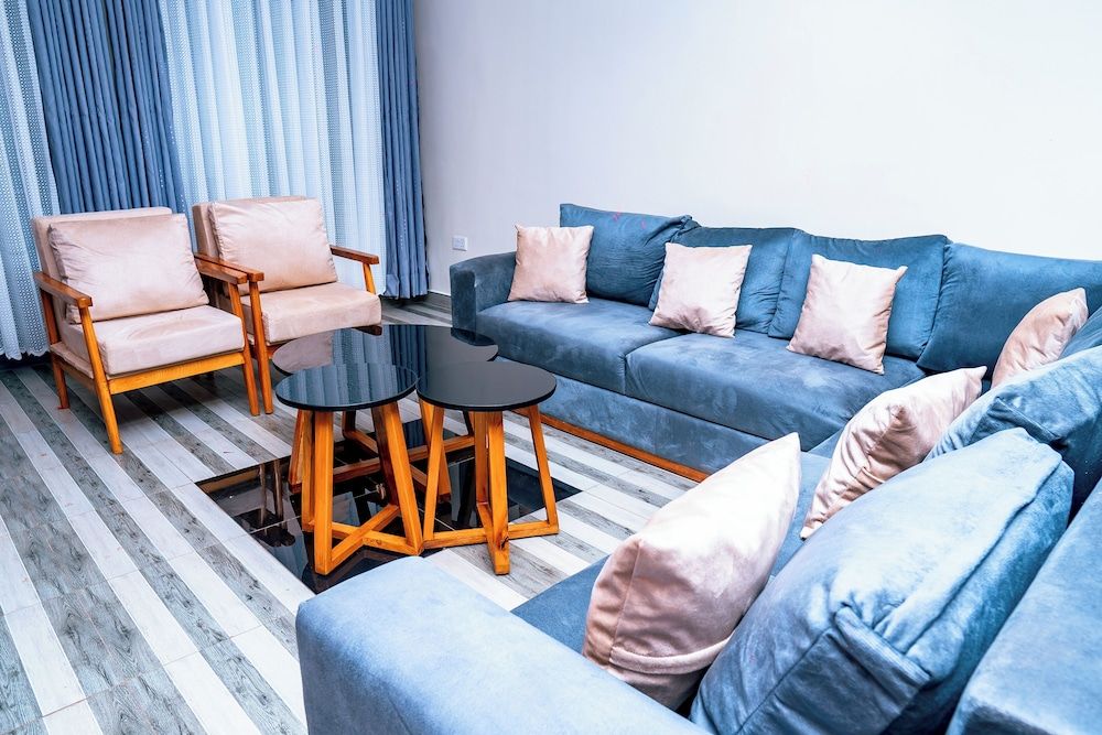 Kadoo Travels Comfort Apartment, 2 Bedrooms, Smoking, City View 13