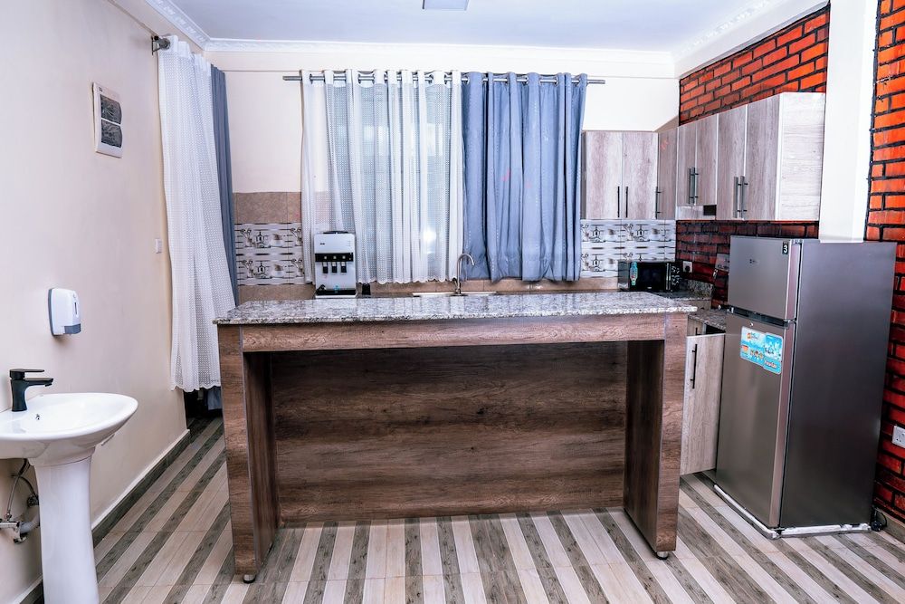 Kadoo Travels Comfort Apartment, 2 Bedrooms, Smoking, City View 18