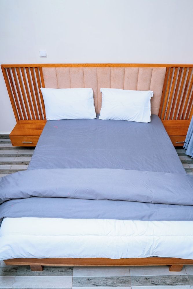 Kadoo Travels Comfort Apartment, 2 Bedrooms, Smoking, City View 4