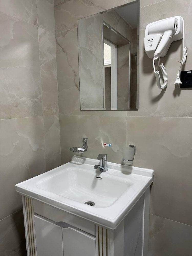 Nifal Guest House Classic Twin Room, City View 6