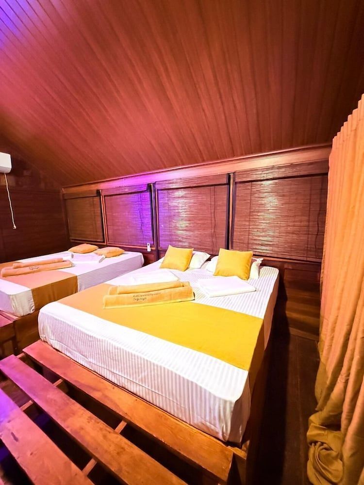 Kolla Watersong Eco Cabana resort Deluxe Room, Lake View 3