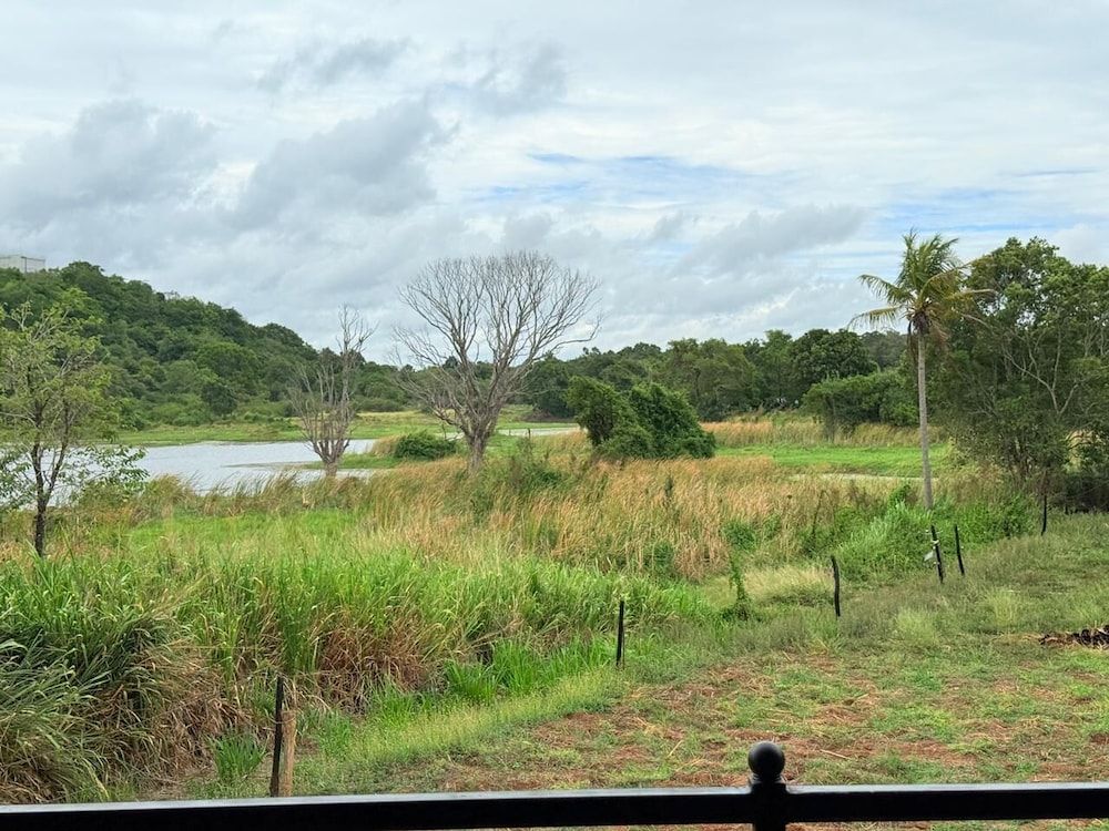 Kolla Watersong Eco Cabana resort Deluxe Room, Lake View 5