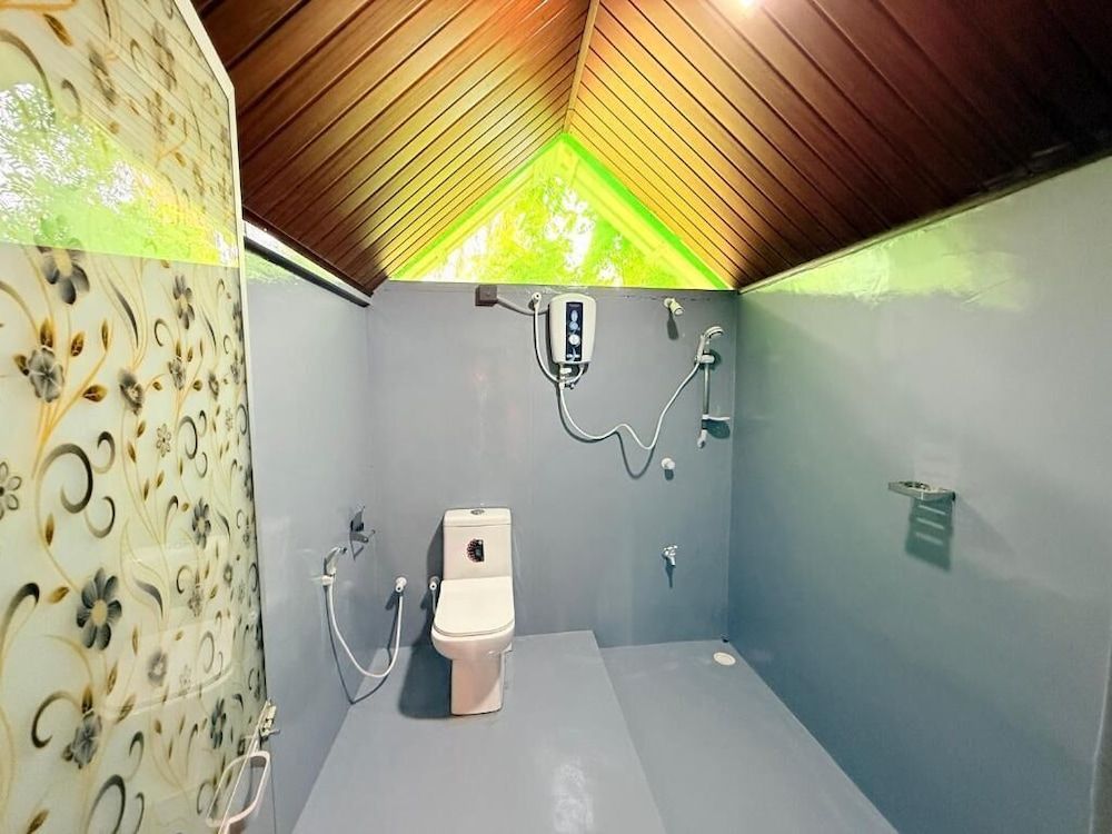 Kolla Watersong Eco Cabana resort Deluxe Room, Lake View 6