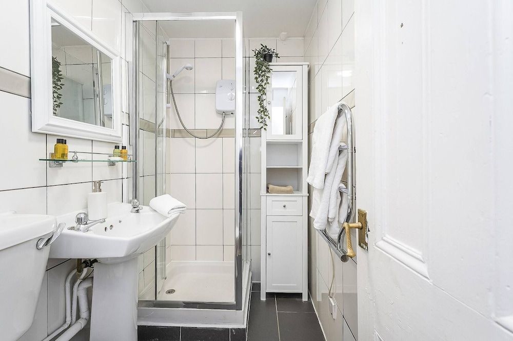 Modern - 2BR Flat Near Easter Road Stadium Apartment, 2 Bedrooms, Accessible 9