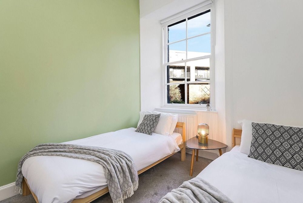 Modern - 2BR Flat Near Easter Road Stadium Apartment, 2 Bedrooms, Accessible