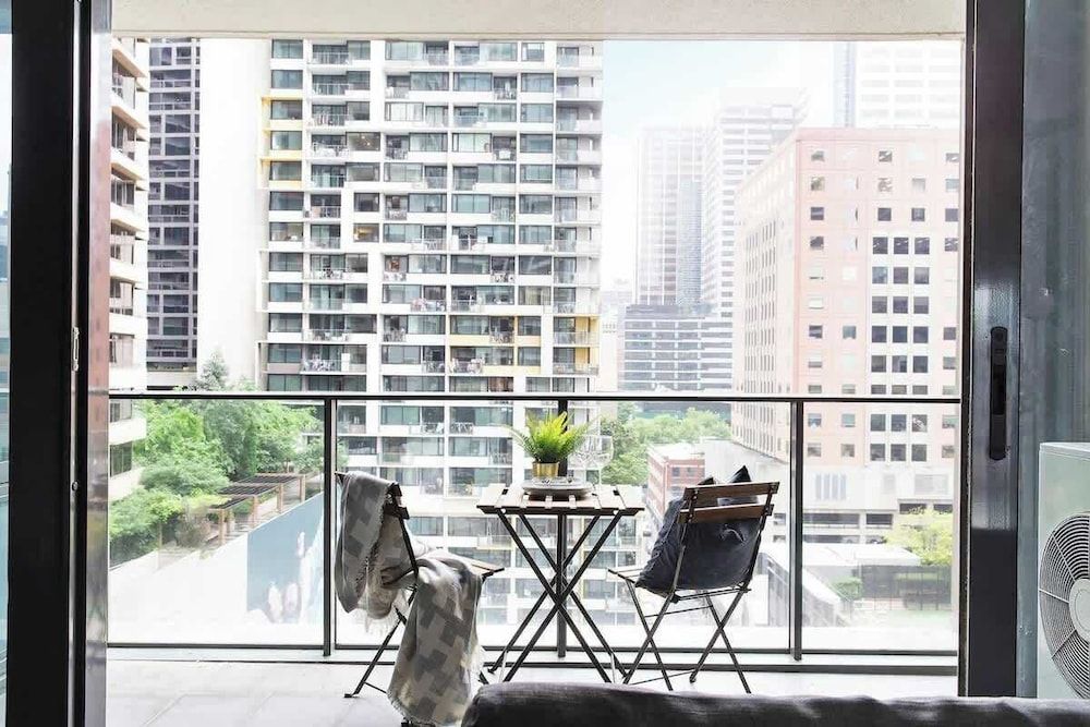 A Spacious 2BR Apt, Walk to Southern Cross Station Apartment (2 Bedrooms) 4