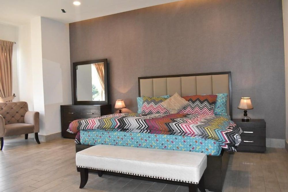 Mehran Lodges Deluxe Double Room, Mountain View 3