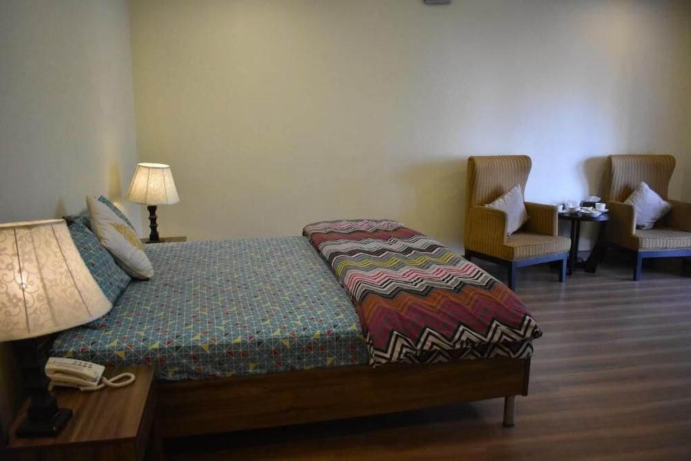 Mehran Lodges Deluxe Double Room, Mountain View 4