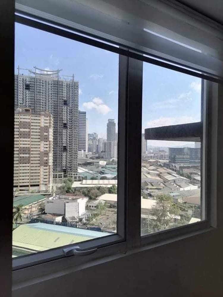 2BR/Pioneer Woodland connected to Metro Rail Station SM Light Boni Mandaluyong Manila Philippines Executive Condo, Pool View 14