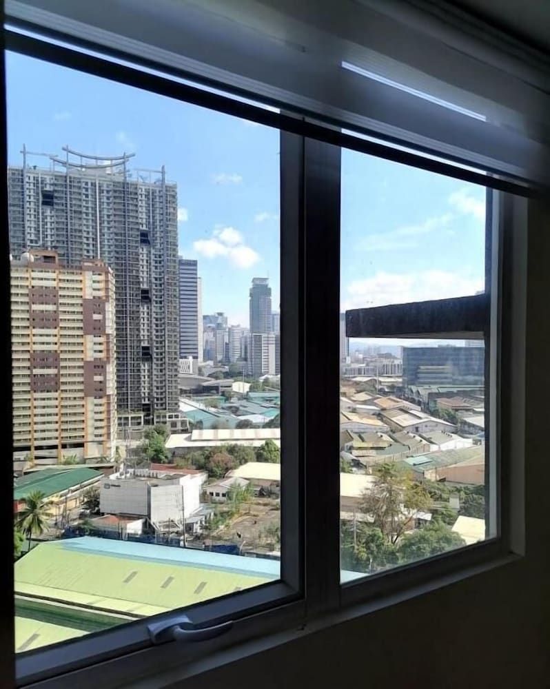 2BR/Pioneer Woodland connected to Metro Rail Station SM Light Boni Mandaluyong Manila Philippines Executive Condo, Pool View 15