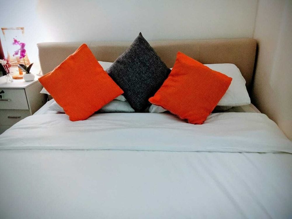 2BR/Pioneer Woodland connected to Metro Rail Station SM Light Boni Mandaluyong Manila Philippines Executive Condo, Pool View 12