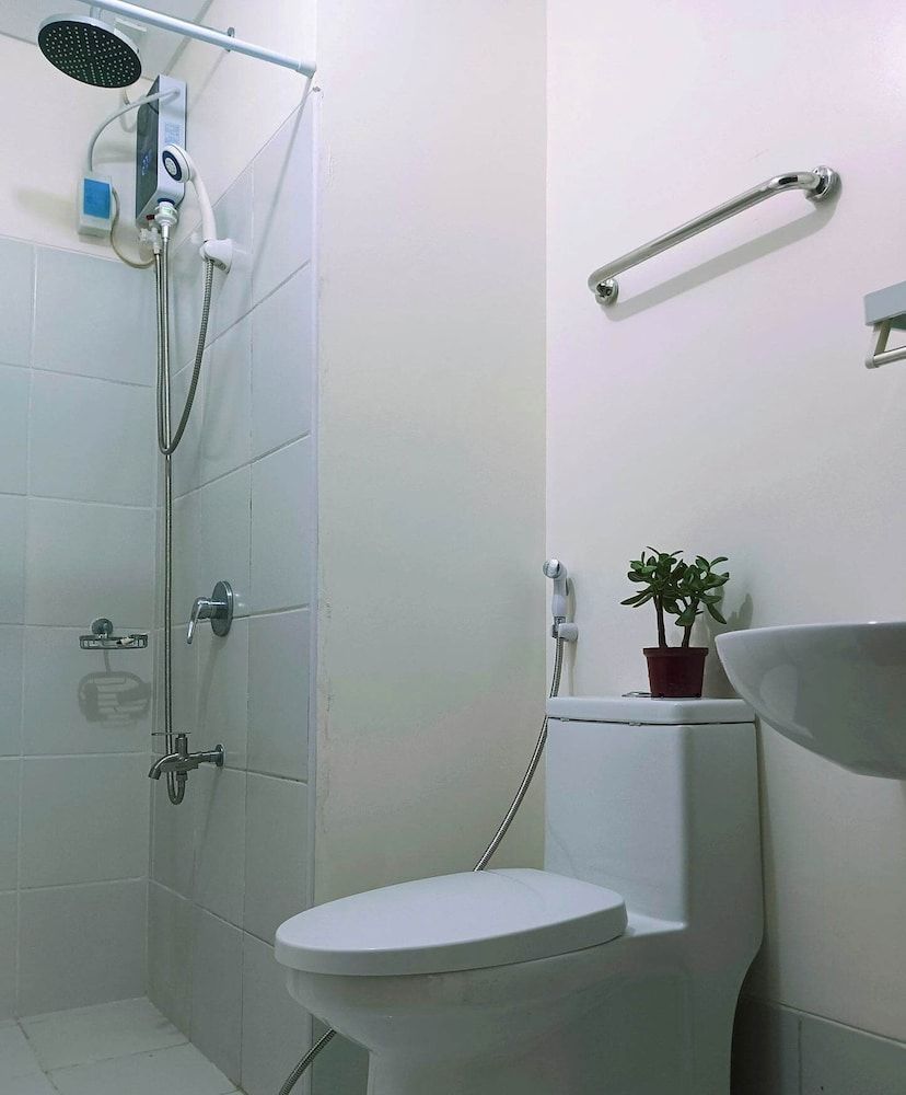 2BR/Pioneer Woodland connected to Metro Rail Station SM Light Boni Mandaluyong Manila Philippines Executive Condo, Pool View 16