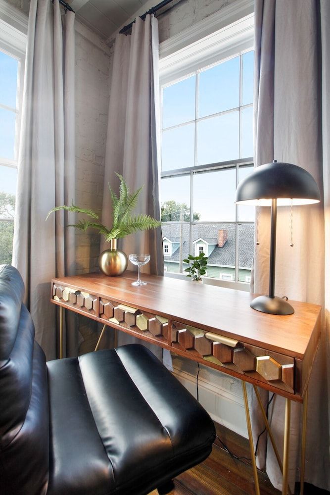 The Present Hotel King Penthouse Room 401 9