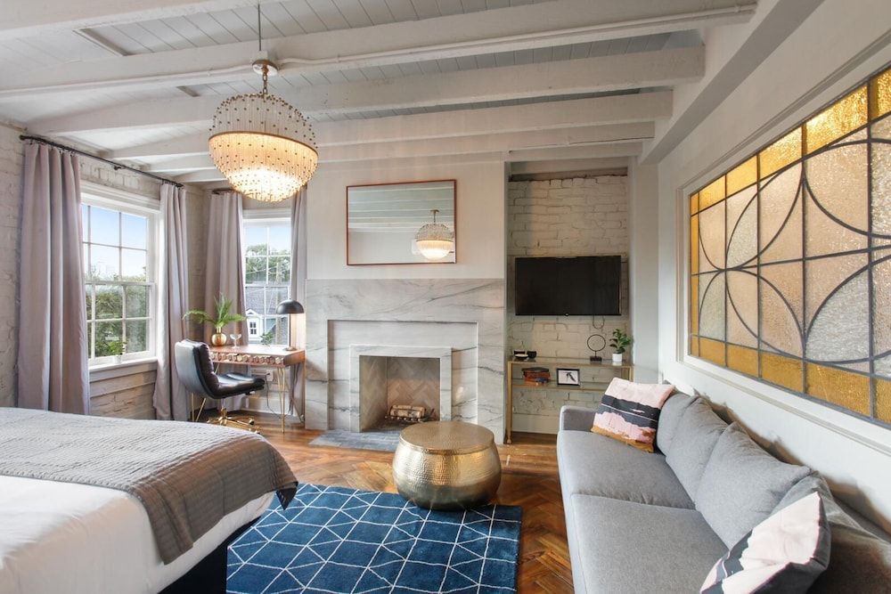 The Present Hotel King Penthouse Room 401 8