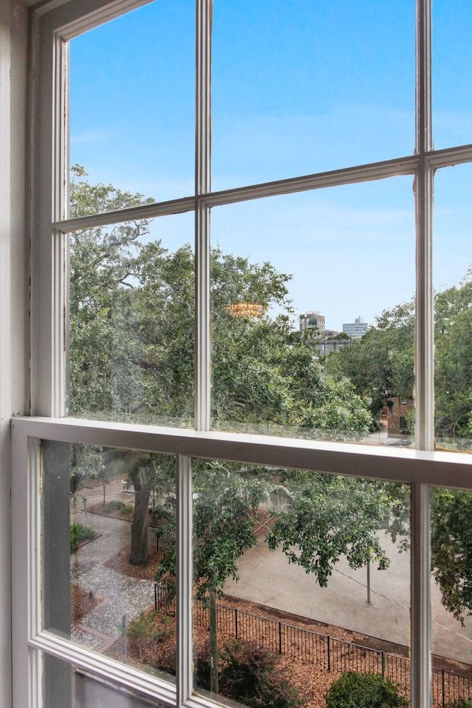 The Present Hotel King Penthouse Room 401 4