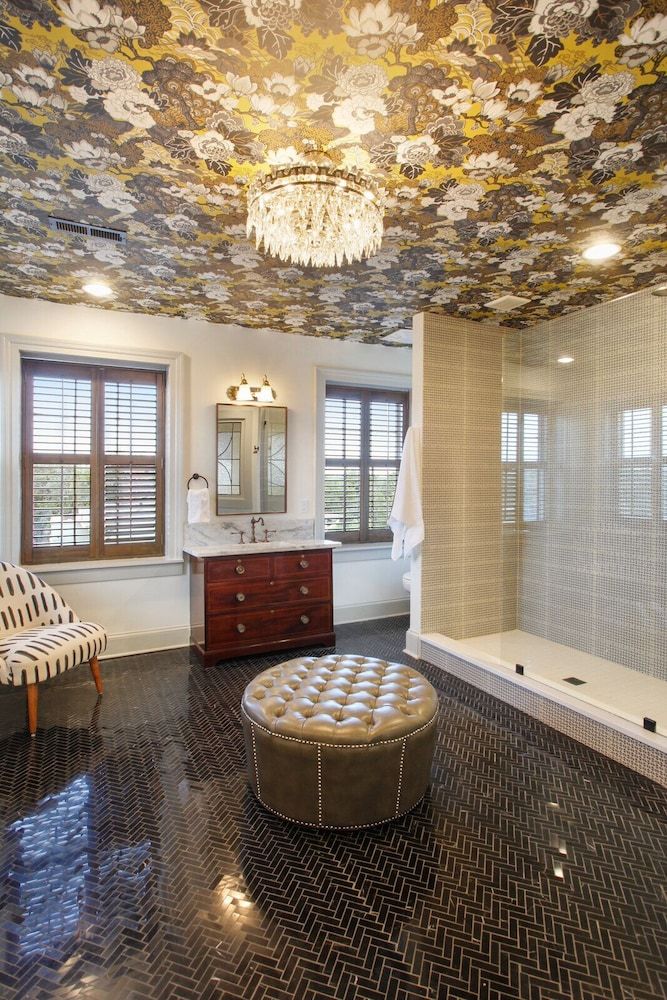 The Present Hotel King Penthouse Room 401 6