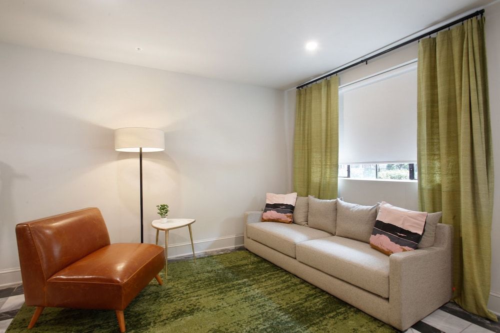 The Present Hotel Quadruple Room 101 4