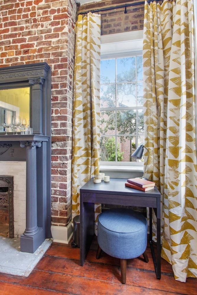 The Present Hotel Queen Room 203 5