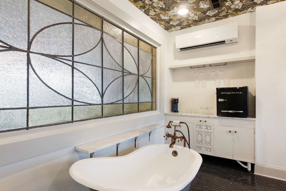 The Present Hotel King Penthouse Room 401 5