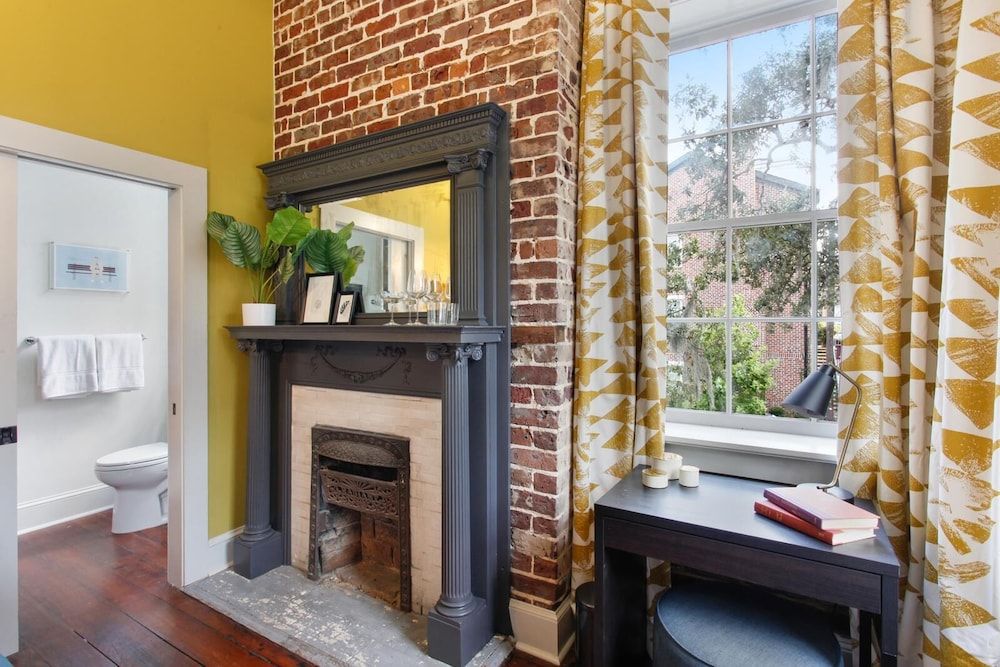 The Present Hotel Queen Room 203 8