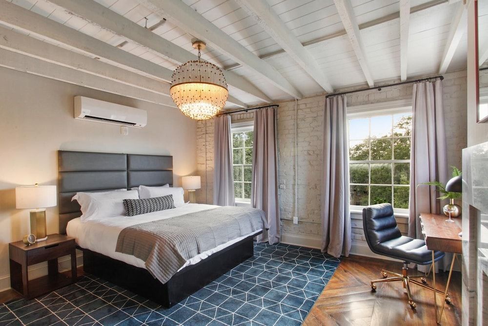 The Present Hotel King Penthouse Room 401 3