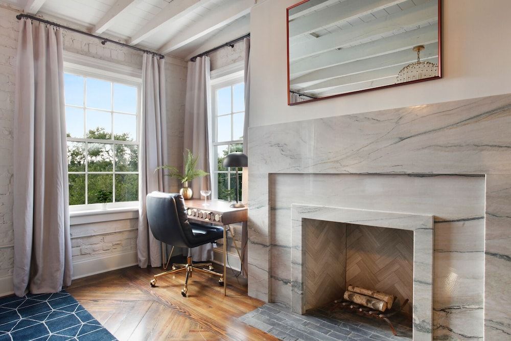 The Present Hotel King Penthouse Room 401 7