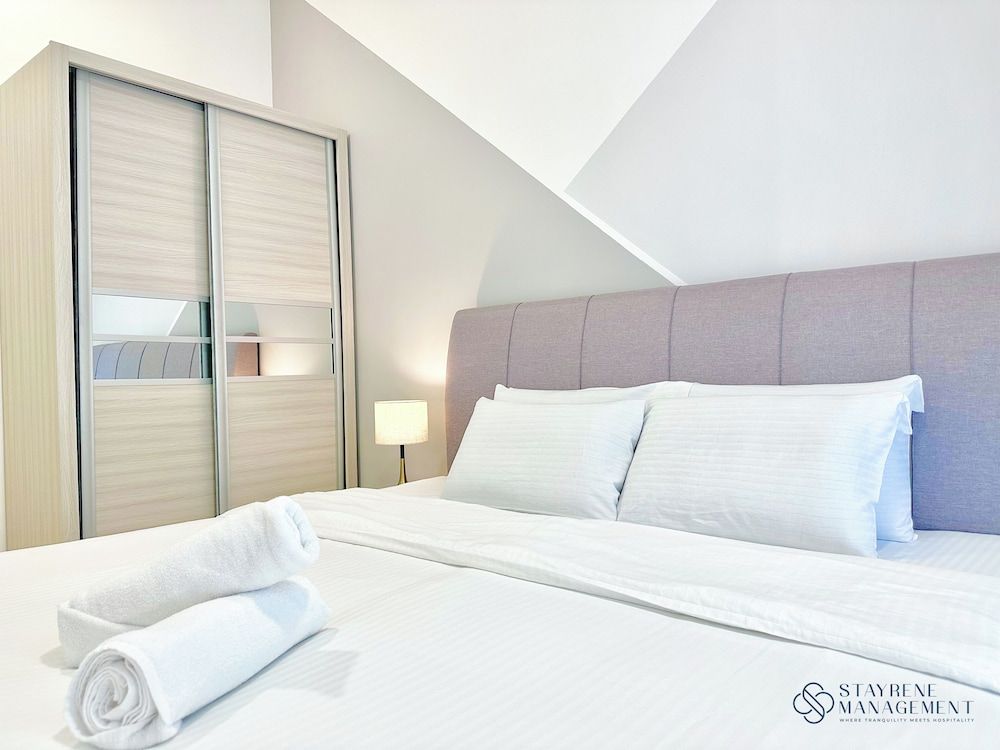 Macrolink Medini Legoland by Stayrene Deluxe Apartment, 2 Bedrooms, Balcony, Lake View 5