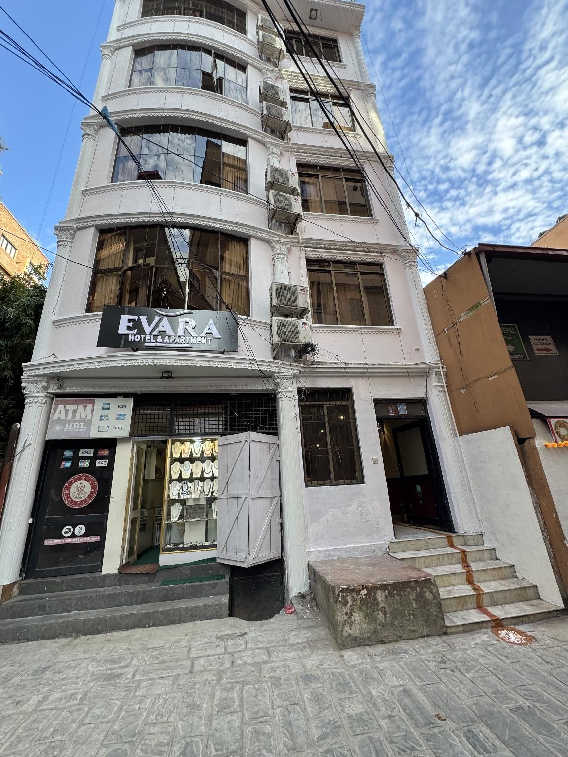 Evara Hotel And Apartment