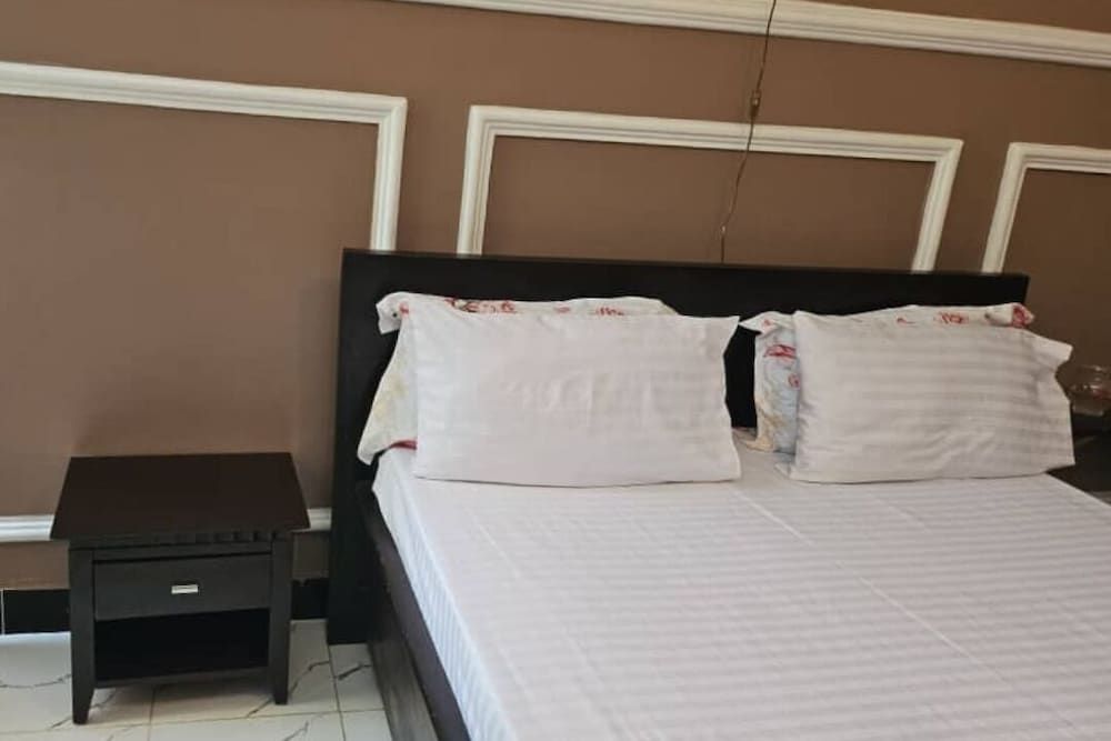 Maggie Resthouse Comfort Double Room, Garden View 2