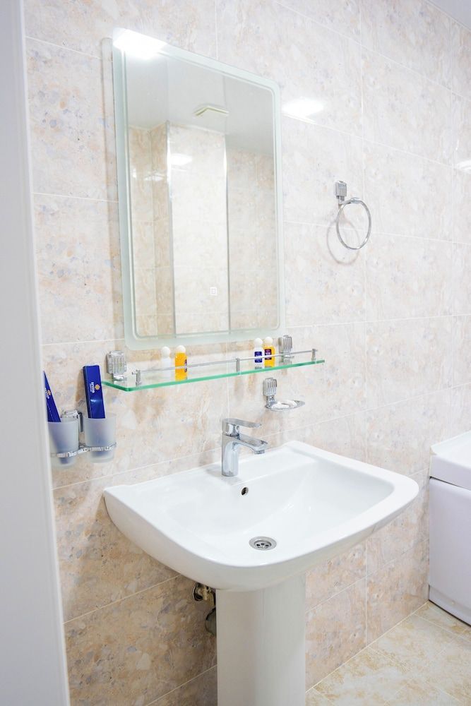 AirPlaza Hotel Family Quadruple Room, Balcony, Garden View 5